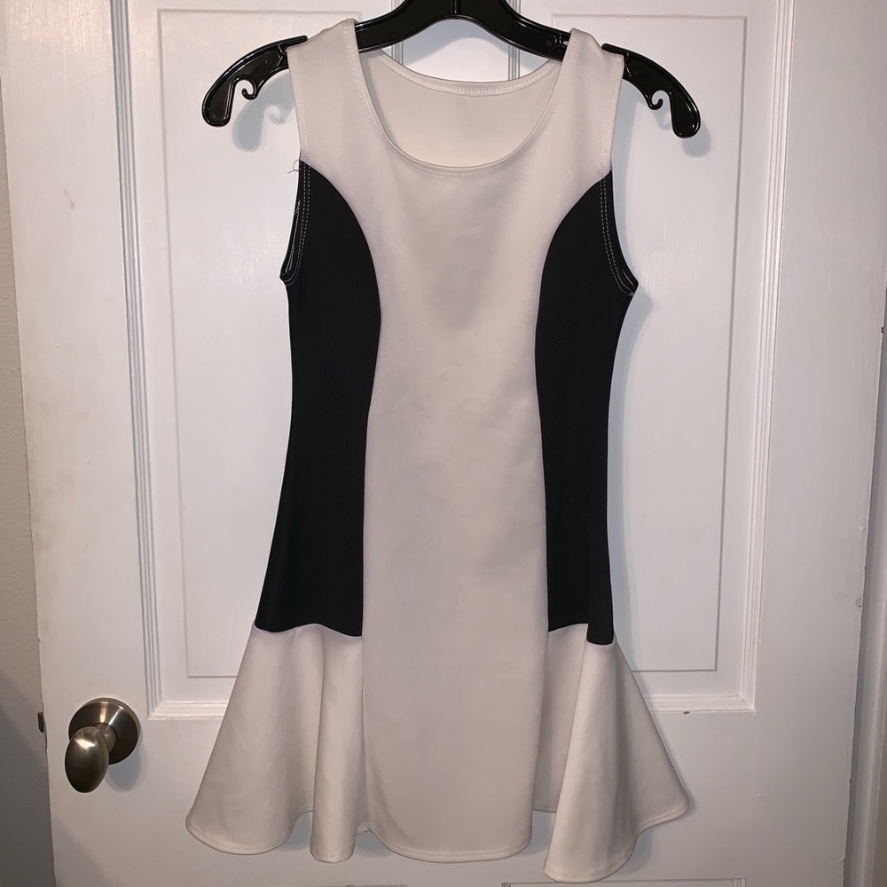 Black and off white sleeveless dress.  Size large